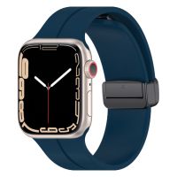 Ремешок для Apple Watch Series 8 (41 mm) силиконовый на магните <темно-синий> ― OnlineBazar.su