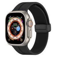 Ремешок для Apple Watch Series 8 (41 mm) силиконовый на магните <черный> ― OnlineBazar.su