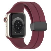 Ремешок для Apple Watch Series 8 (45 mm) силиконовый на магните <бордовый> ― OnlineBazar.su