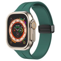 Ремешок для Apple Watch Series 8 (45 mm) силиконовый на магните <темно-зеленый> ― OnlineBazar.su